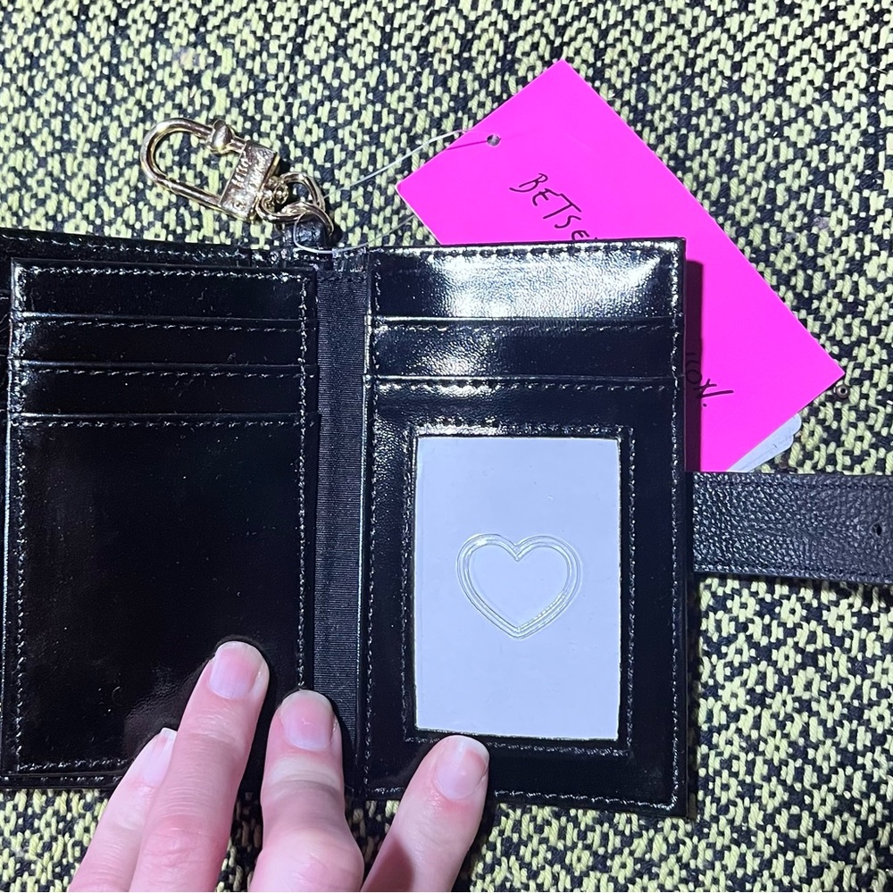 Betsy Johnson XOLEAH Wallet New With Defect Missing Snap - Picture 5 of 6